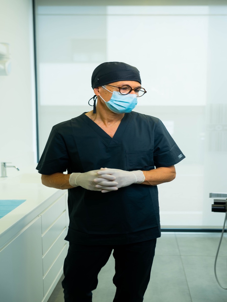 Dr. Xavier Vela cirujano oral - Clínica Vela-Segalà Viladecans
